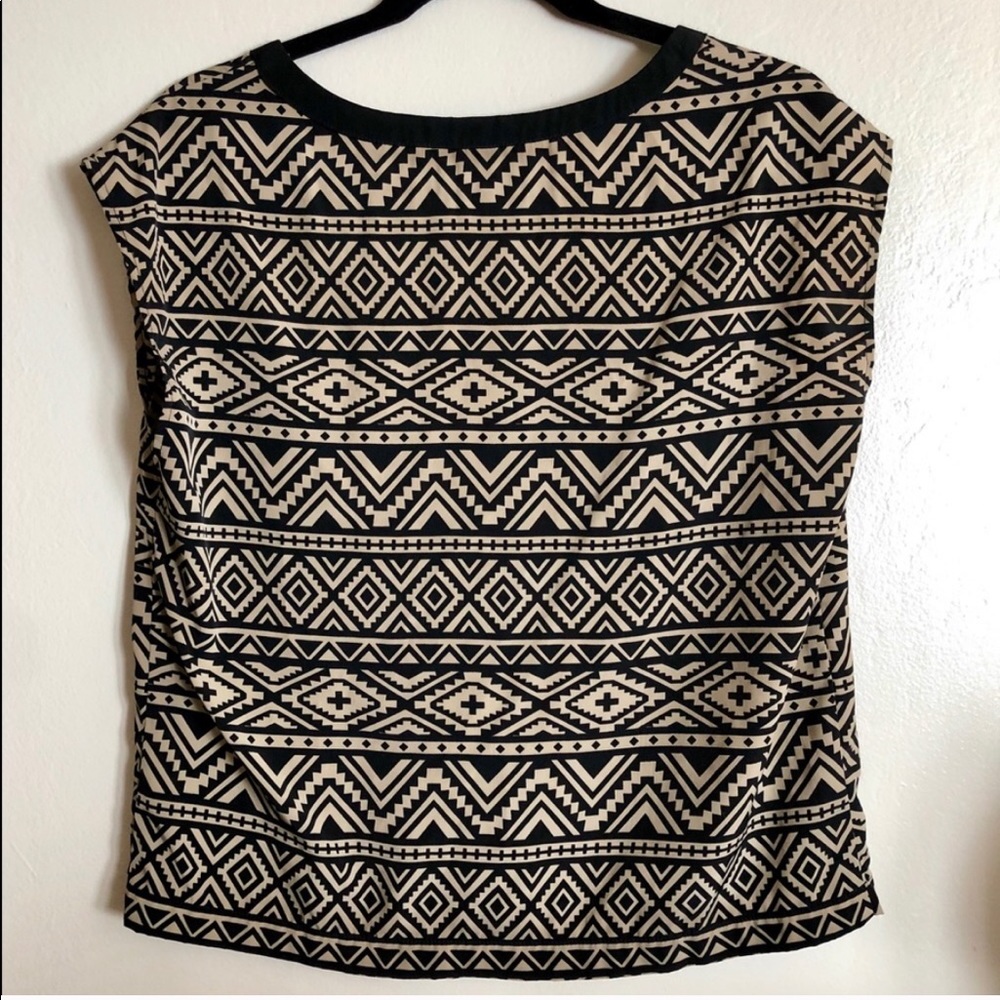 Forever 21 // Aztec top - Picture 7 of 7